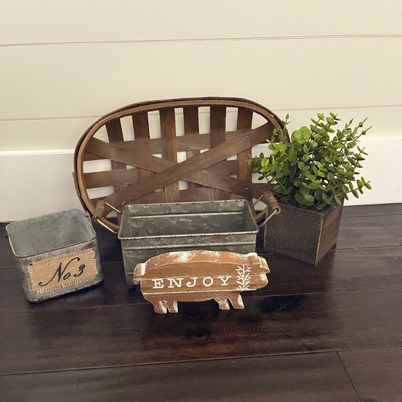 Hobby Lobby Other - Lot of farmhouse decor galvanized greenery tobacco basket Hobby Lobby pig